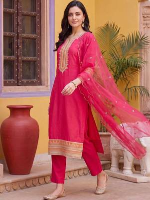 women ethnic motifs embroidered regular thread work kurta with trousers & with dupatta 2