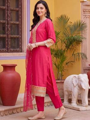 women ethnic motifs embroidered regular thread work kurta with trousers & with dupatta 4