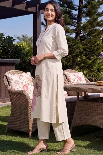women floral embroidered regular thread work kurta with trousers