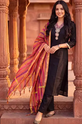 women ethnic motifs regular thread work kurta with trousers & with dupatta