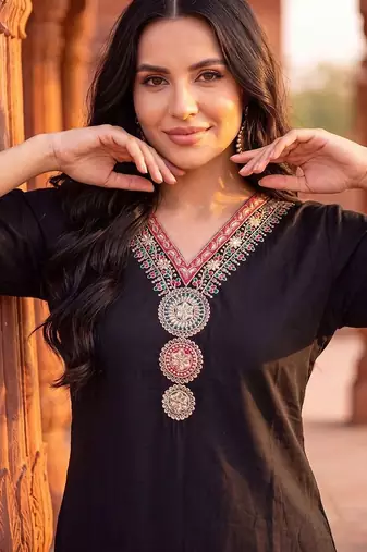 women ethnic motifs regular thread work kurta with trousers & with dupatta