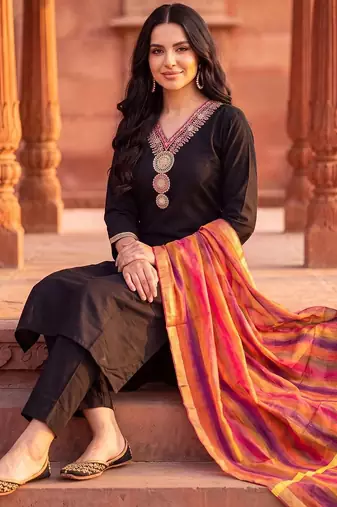 women ethnic motifs regular thread work kurta with trousers & with dupatta