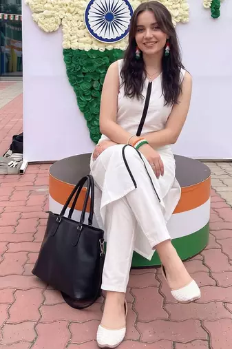 women regular kurta with trousers