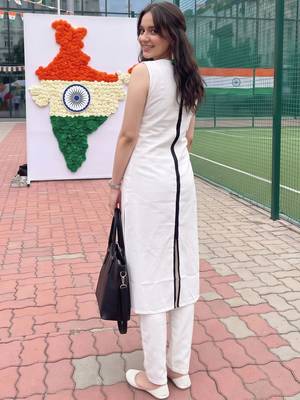 women regular kurta with trousers 6