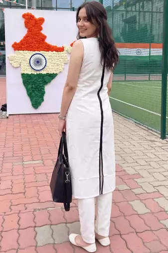 women regular kurta with trousers