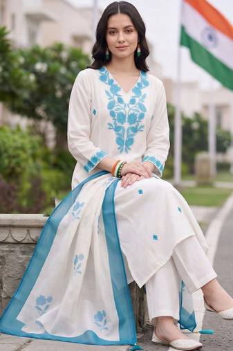 women floral embroidered regular thread work kurta with trousers & with dupatta