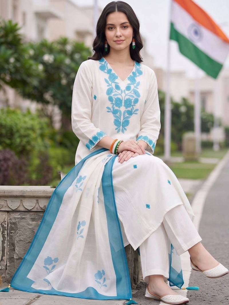 women floral embroidered regular thread work kurta with trousers & with dupatta