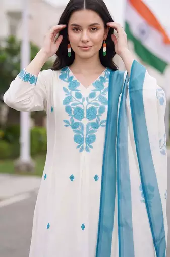 women floral embroidered regular thread work kurta with trousers & with dupatta