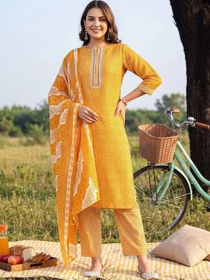 women ethnic motifs printed regular thread work cotton kurta with trousers & with dupatta 1