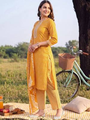 women ethnic motifs printed regular thread work cotton kurta with trousers & with dupatta 3