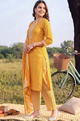 women ethnic motifs printed regular thread work cotton kurta with trousers & with dupatta