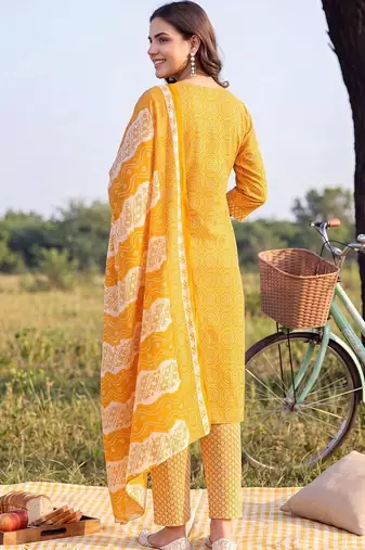 women ethnic motifs printed regular thread work cotton kurta with trousers & with dupatta