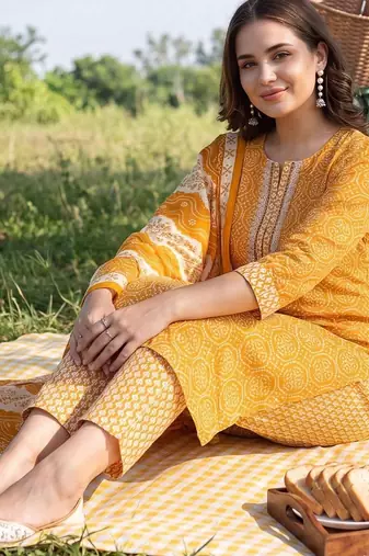 women ethnic motifs printed regular thread work cotton kurta with trousers & with dupatta