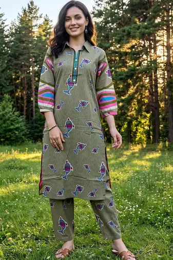 women printed regular cotton kurta with trousers