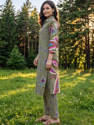 women printed regular cotton kurta with trousers 2