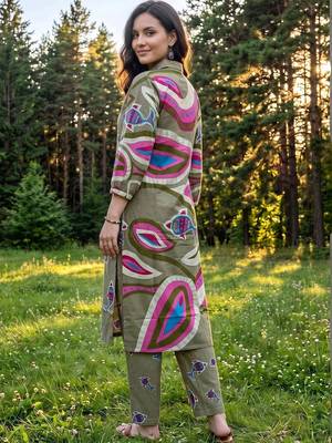 women printed regular cotton kurta with trousers 3
