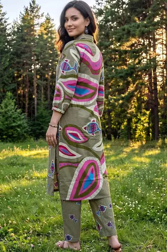 women printed regular cotton kurta with trousers