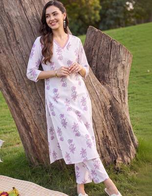 women floral printed regular cotton kurta with trousers 1