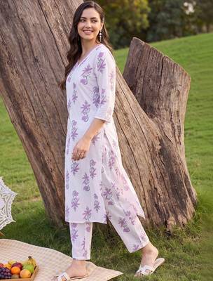 women floral printed regular cotton kurta with trousers 3