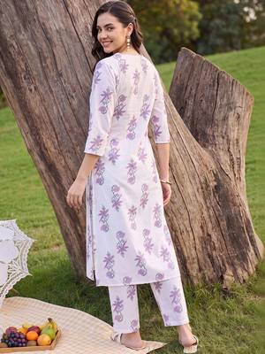 women floral printed regular cotton kurta with trousers 4