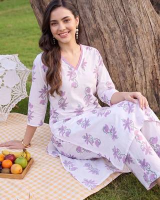 women floral printed regular cotton kurta with trousers 5