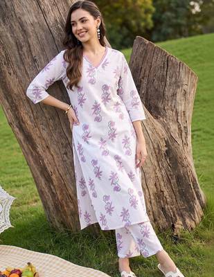 women floral printed regular cotton kurta with trousers 6