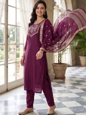 women ethnic motifs embroidered regular thread work kurta with trousers & with dupatta 3