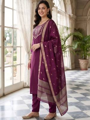 women ethnic motifs embroidered regular thread work kurta with trousers & with dupatta 6