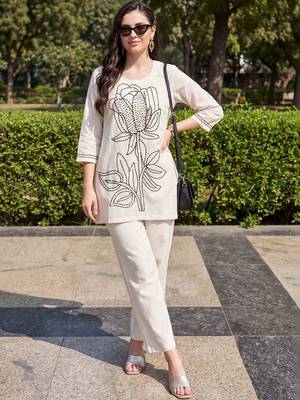 women ethnic motifs embroidered regular thread work cotton kurta with trousers 1