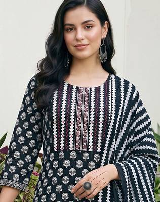 women printed regular cotton kurta with trousers & with dupatta 3