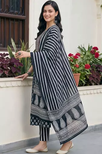 women printed regular cotton kurta with trousers & with dupatta