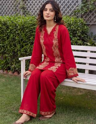 women ethnic motifs embroidered regular thread work kurta with palazzos 4