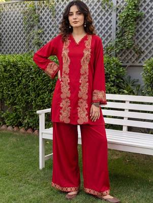 women ethnic motifs embroidered regular thread work kurta with palazzos 5
