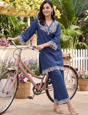 women ethnic motifs embroidered regular thread work linen kurta with palazzos 4