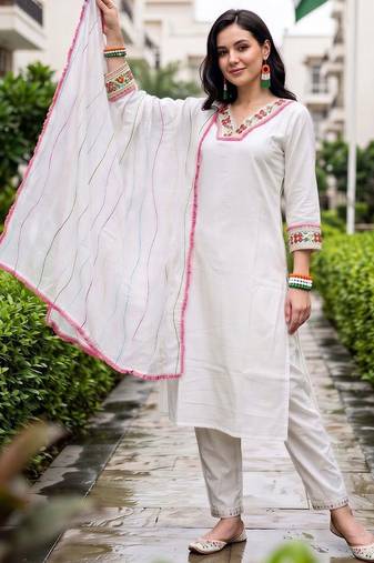 women floral embroidered regular thread work kurta with trousers & with dupatta
