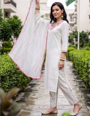 women floral embroidered regular thread work kurta with trousers & with dupatta 4