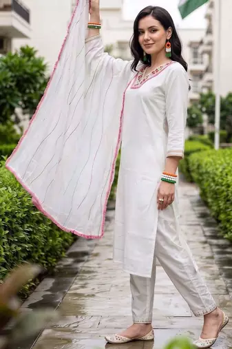 women floral embroidered regular thread work kurta with trousers & with dupatta