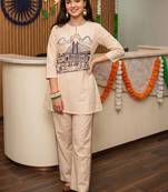 women printed regular kurta with trousers