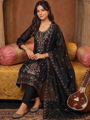 women ethnic motifs embroidered regular kurta with trousers & with dupatta 5