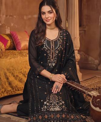 women ethnic motifs embroidered regular kurta with trousers & with dupatta 6