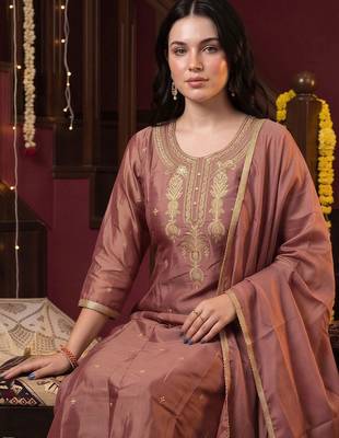 women ethnic motifs embroidered regular kurta with trousers & with dupatta 6