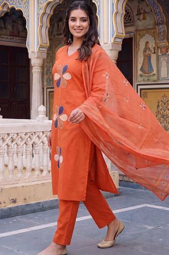 women floral embroidered regular thread work cotton kurta with trousers & with dupatta