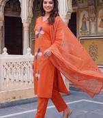 women floral embroidered regular thread work cotton kurta with trousers & with dupatta