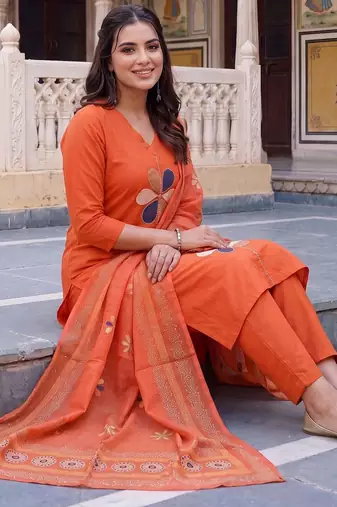 women floral embroidered regular thread work cotton kurta with trousers & with dupatta
