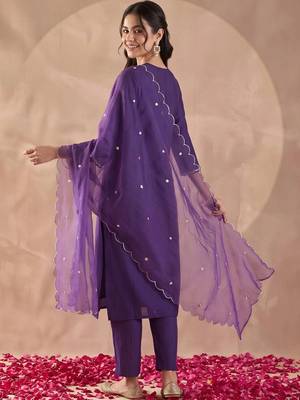 women ethnic motifs embroidered regular thread work kurta with trousers & with dupatta 2