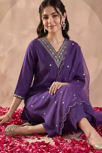 women ethnic motifs embroidered regular thread work kurta with trousers & with dupatta