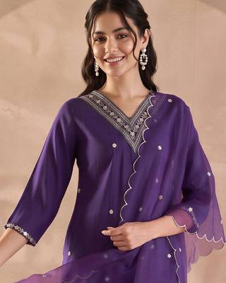 women ethnic motifs embroidered regular thread work kurta with trousers & with dupatta 4
