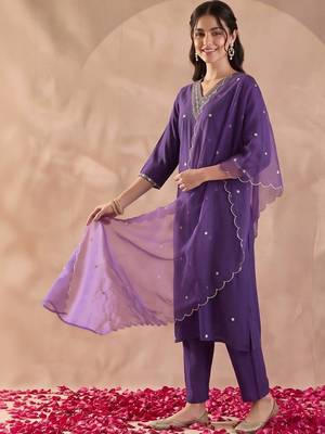 women ethnic motifs embroidered regular thread work kurta with trousers & with dupatta 5