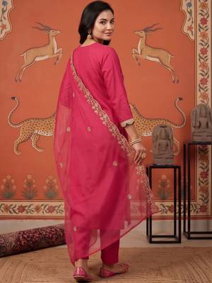 women ethnic motifs embroidered regular kurta with trousers & with dupatta 3