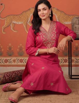 women ethnic motifs embroidered regular kurta with trousers & with dupatta 4
